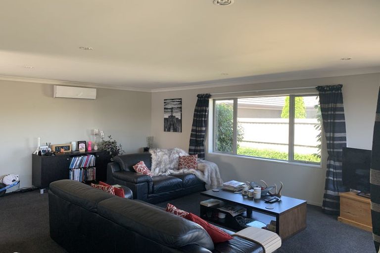 Photo of property in 9 Austen Place, Rolleston, 7614