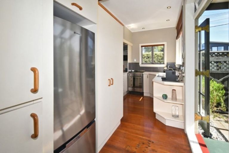 Photo of property in 12 Packe Street, Edgeware, Christchurch, 8013