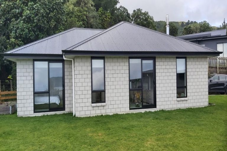 Photo of property in 1 Blackhawk Close, Kinloch, Taupo, 3377