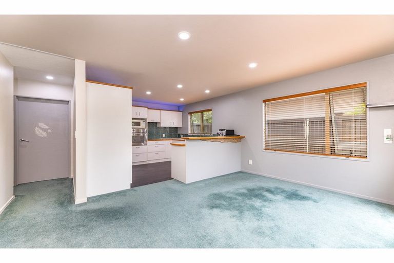 Photo of property in 28 Brockworth Place, Riccarton, Christchurch, 8011