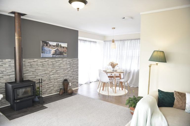 Photo of property in 38 Sunvue Road, Glen Eden, Auckland, 0602