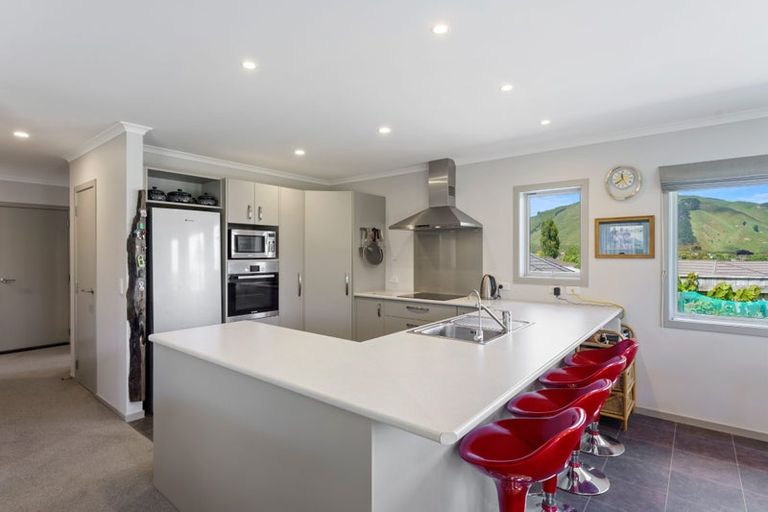 Photo of property in 5 Tauhou Place, Waikanae, 5036