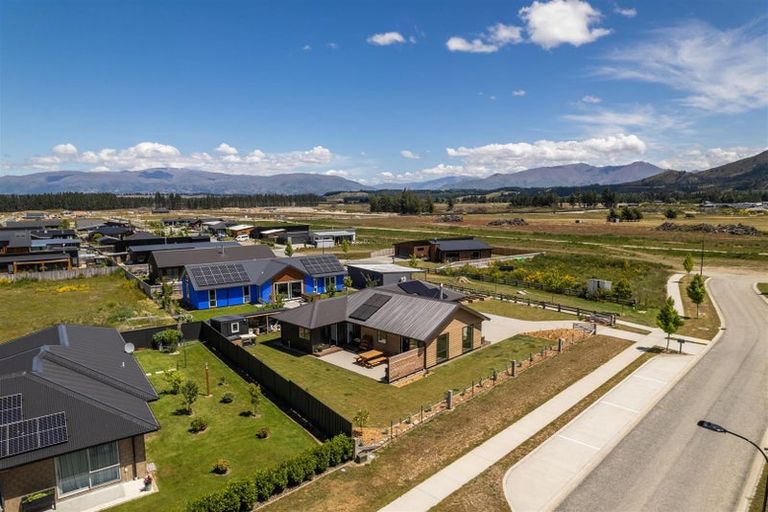 Photo of property in 8 Grandview Road, Lake Hawea, 9382