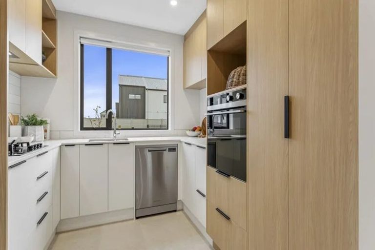 Photo of property in 20 Park Green Avenue, Rosehill, Papakura, 2113