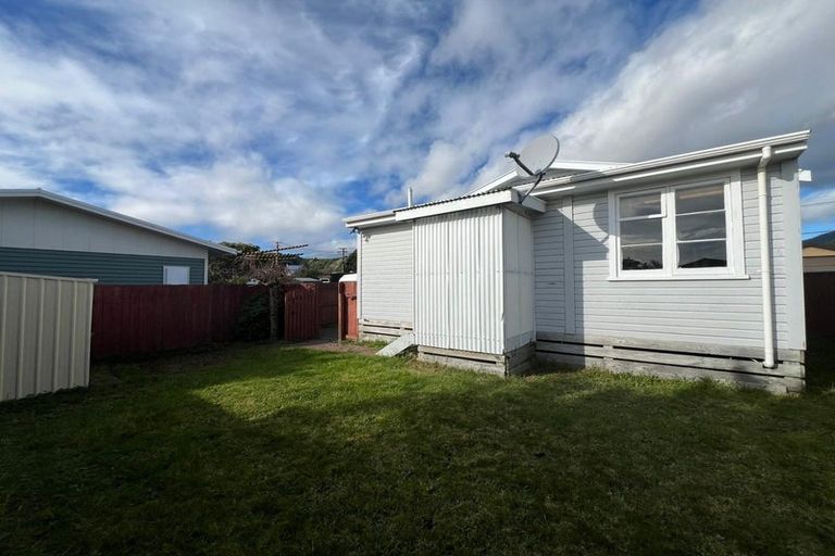 Photo of property in 10 Parakai Street, Paraparaumu, 5032