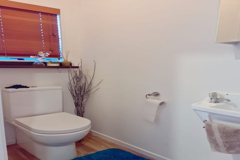 Photo of property in 450 West Coast Road, Glen Eden, Auckland, 0602