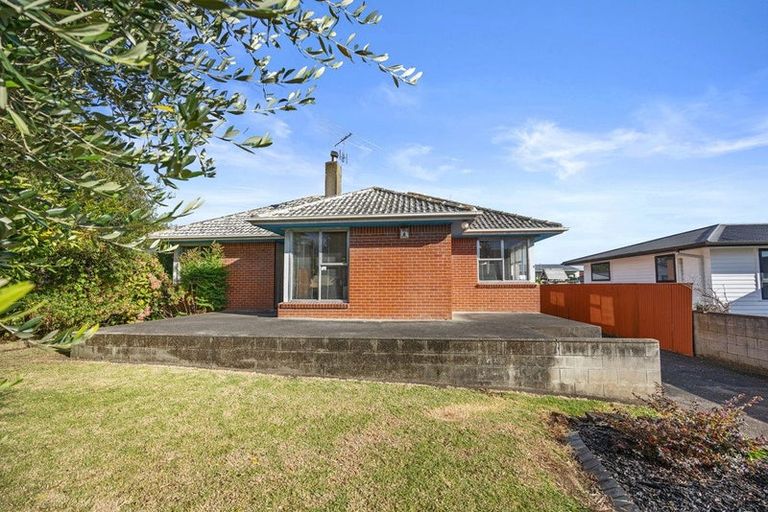 Photo of property in 5 Nicola Place, Mangere, Auckland, 2022