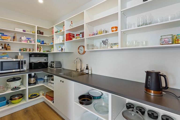 Photo of property in 6 Arapipi Way, Peka Peka, Waikanae, 5391