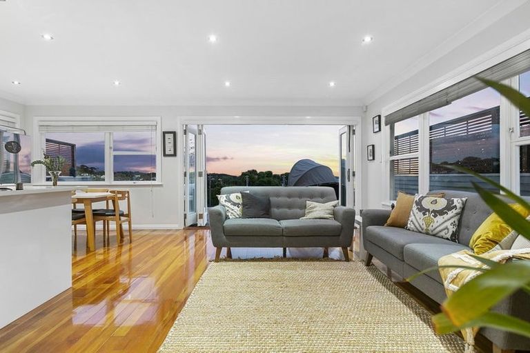 Photo of property in 16 Hadfield Street, Beach Haven, Auckland, 0626