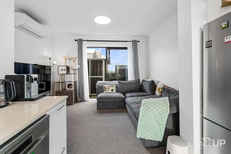 Photo of property in 28 Rahopuru Road, Westgate, Auckland, 0614