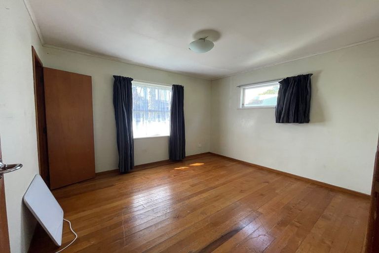 Photo of property in 26 Glen Marine Parade, Glendene, Auckland, 0602