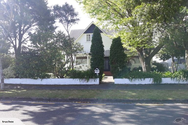 Photo of property in 6 Montgomery Terrace, Hokowhitu, Palmerston North, 4410