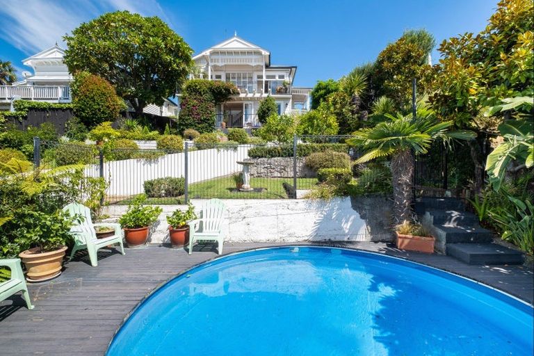Photo of property in 11 Lincoln Road, Bluff Hill, Napier, 4110