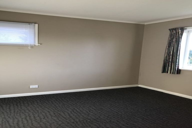 Photo of property in 868 East Coast Road, Northcross, Auckland, 0630