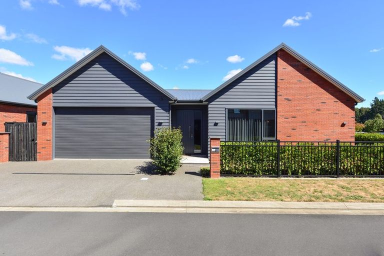 Photo of property in 2 Garland Lane, Leamington, Cambridge, 3432