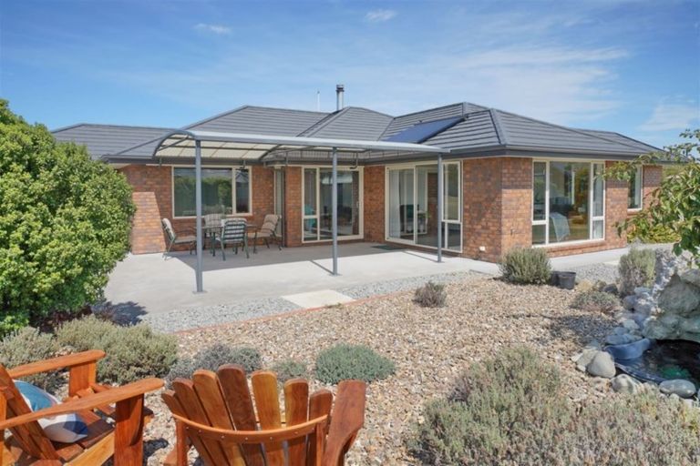 Photo of property in 17 Riverside Way, Amberley, 7410