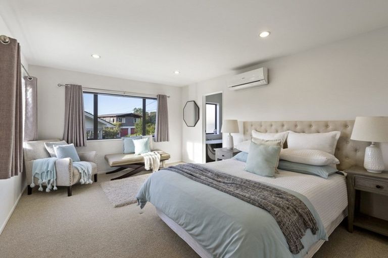 Photo of property in 2/41 Fairmount Road, Titirangi, Auckland, 0604