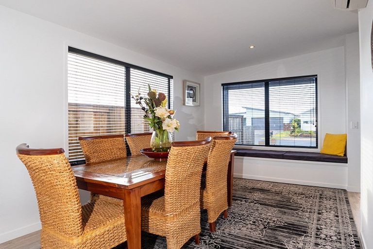 Photo of property in 10 Knightia Drive, Papamoa Beach, Papamoa, 3118