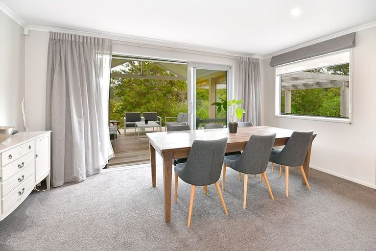 Photo of property in 25 Hobbs Road, Matakatia, Whangaparaoa, 0930