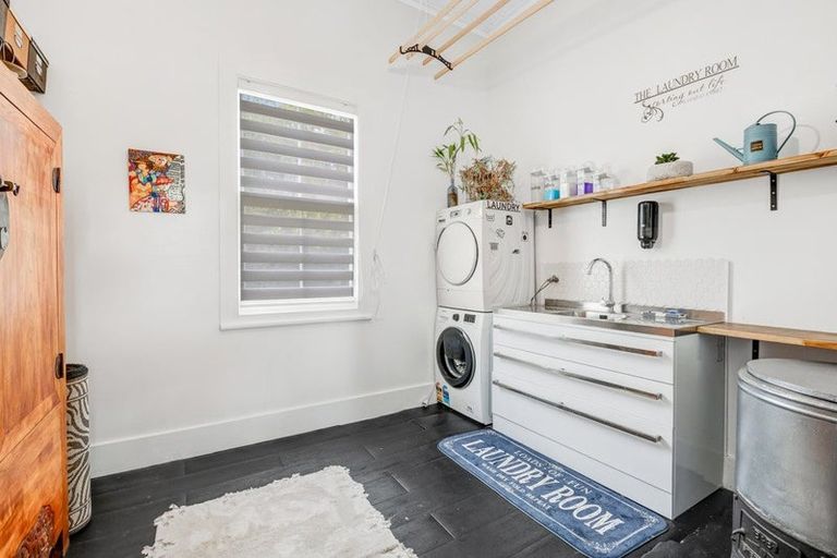 Photo of property in 1 Green Lane, Helensville, 0800