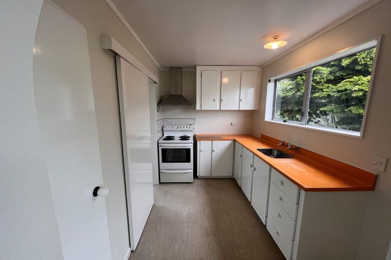 Photo of property in 34b Colchester Crescent, Newlands, Wellington, 6037