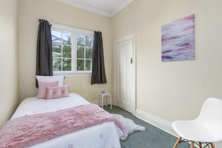 Photo of property in 1 Oakland Street, Andersons Bay, Dunedin, 9013