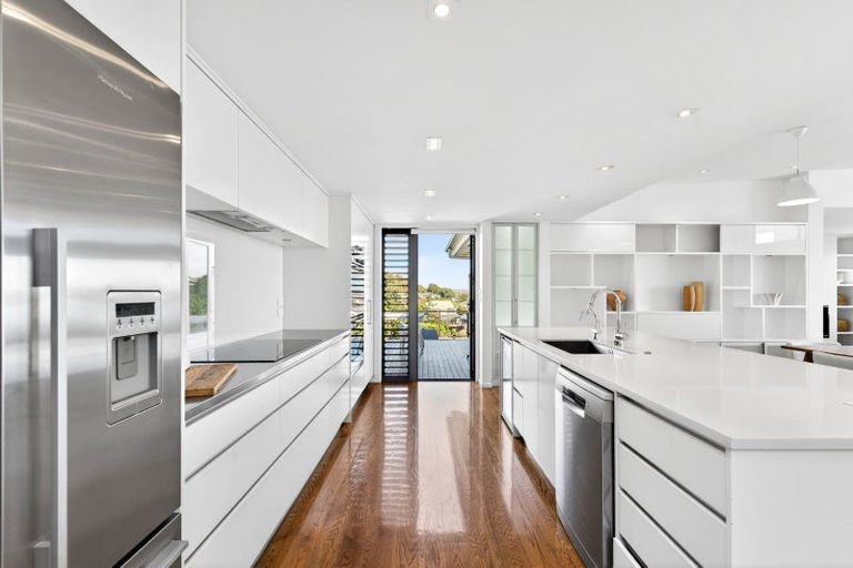 Photo of property in 40 Roslyn Road, Bluff Hill, Napier, 4110