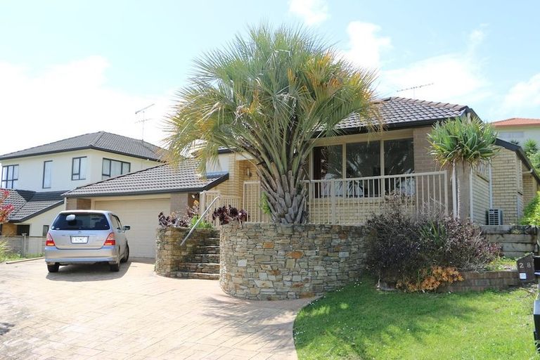 Photo of property in 28 Black Teal Close, Unsworth Heights, Auckland, 0632
