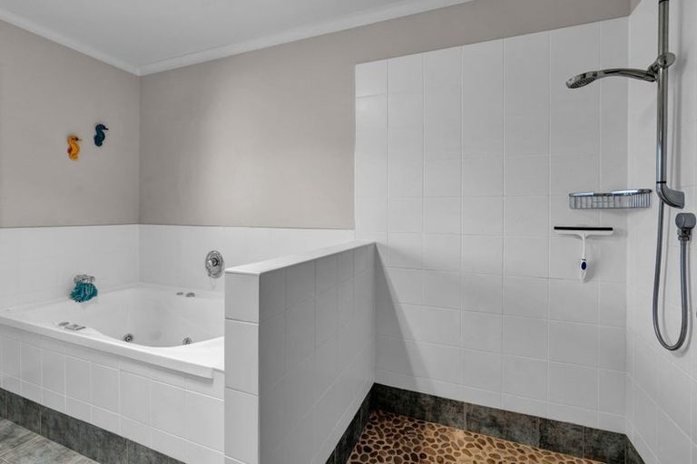 Photo of property in 60 Brookes Road, Cardiff, Stratford, 4391