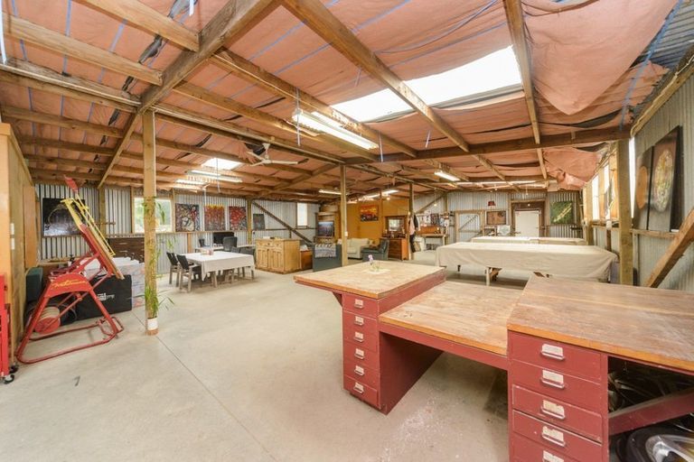 Photo of property in 126 Turitea Road, Fitzherbert, Palmerston North, 4472