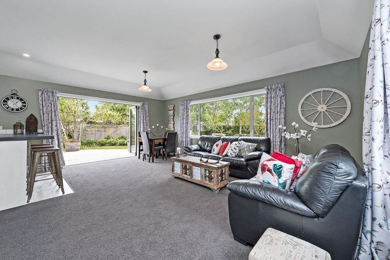 Photo of property in 8 Cross Street, Coalgate, 7673