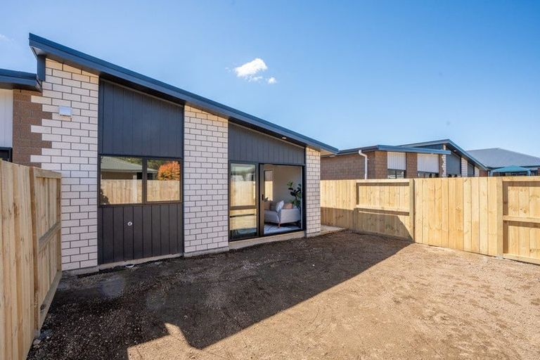 Photo of property in 2/22 Dalgliesh Avenue, Forest Lake, Hamilton, 3200