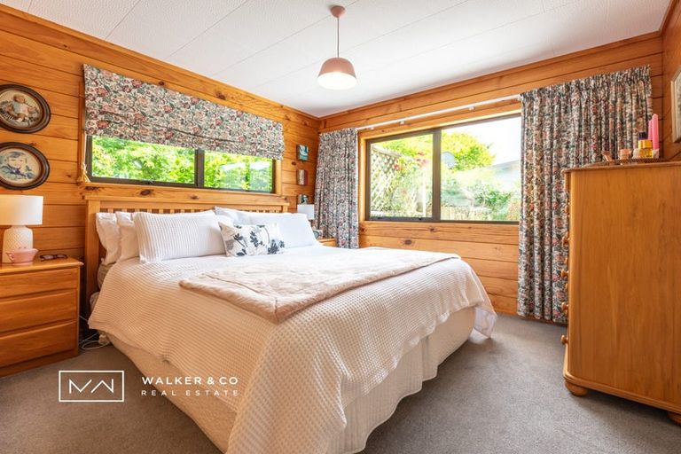 Photo of property in 1 Bathurst Street, Silverstream, Upper Hutt, 5019