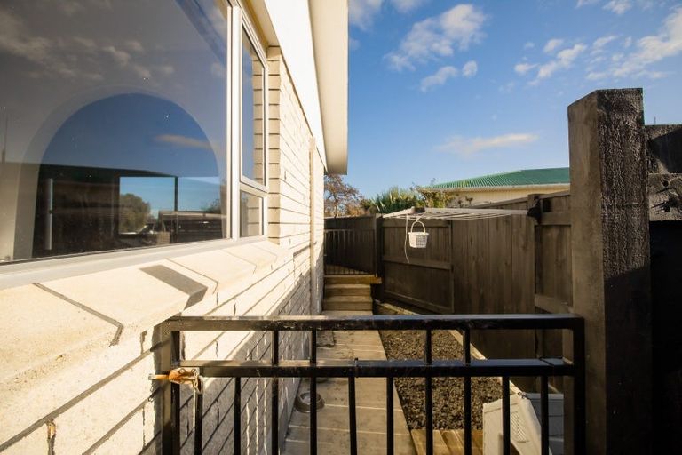 Photo of property in 32 Palliser Place, Milson, Palmerston North, 4414
