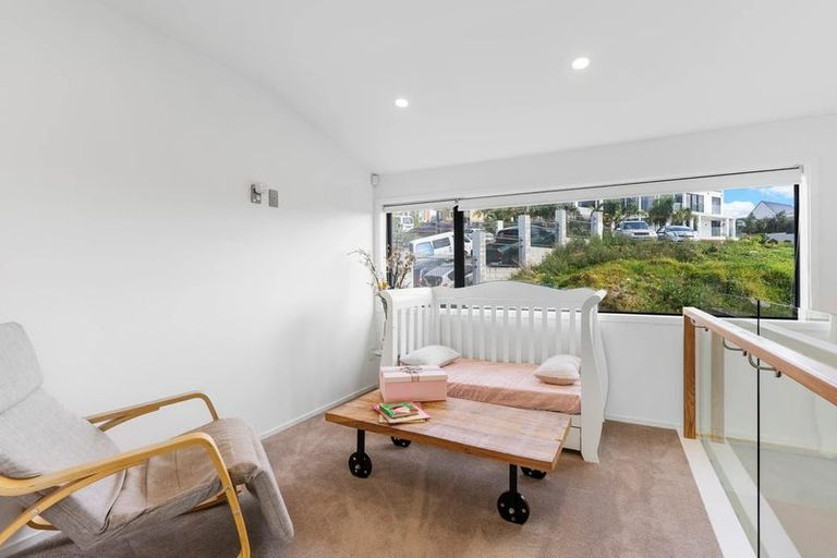 Photo of property in 13 Bartells Drive, Goodwood Heights, Auckland, 2105