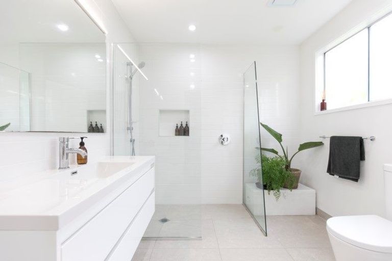 Photo of property in 1/26 Bryers Place, Bayview, Auckland, 0629