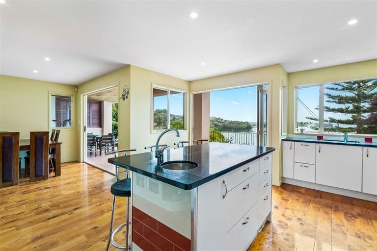 Photo of property in 985 Whangaparaoa Road, Tindalls Beach, Whangaparaoa, 0930