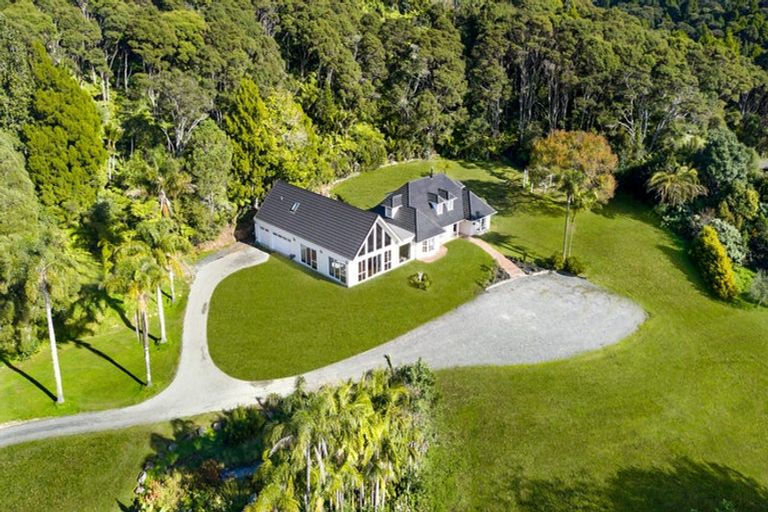 Photo of property in 105 Grassmere Road, Henderson Valley, Auckland, 0612