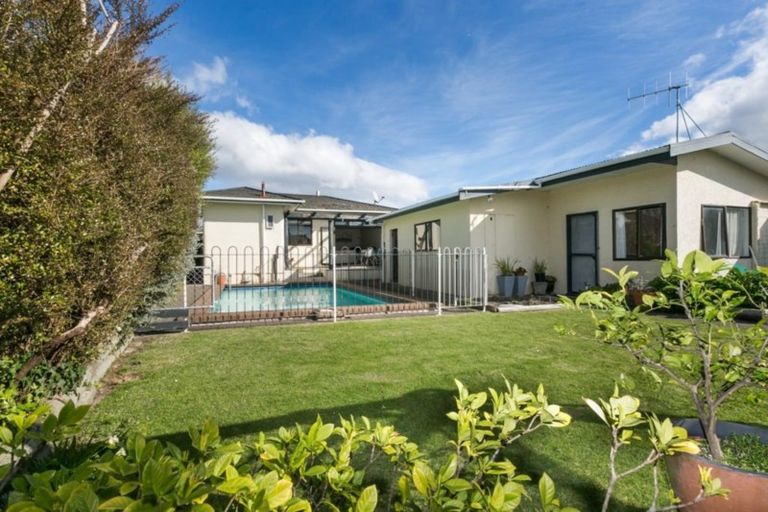 Photo of property in 6 Hinton Road, Taradale, Napier, 4112
