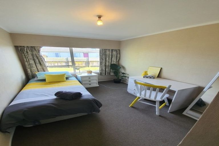 Photo of property in 25b Waimana Road, Conifer Grove, Takanini, 2112