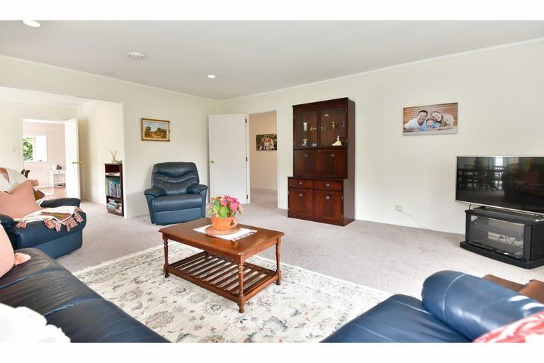 Photo of property in 16 Crampton Court, Orewa, 0931