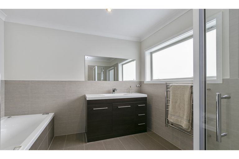 Photo of property in 15 Canary Way, Whitby, Porirua, 5024