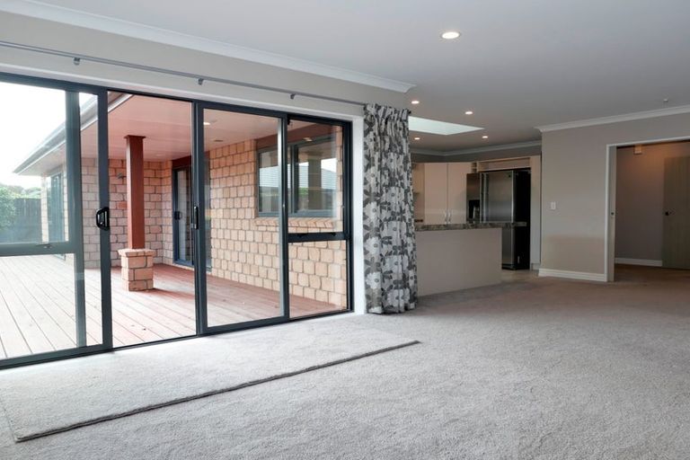 Photo of property in 6 Trusham Court, Paraparaumu, 5032