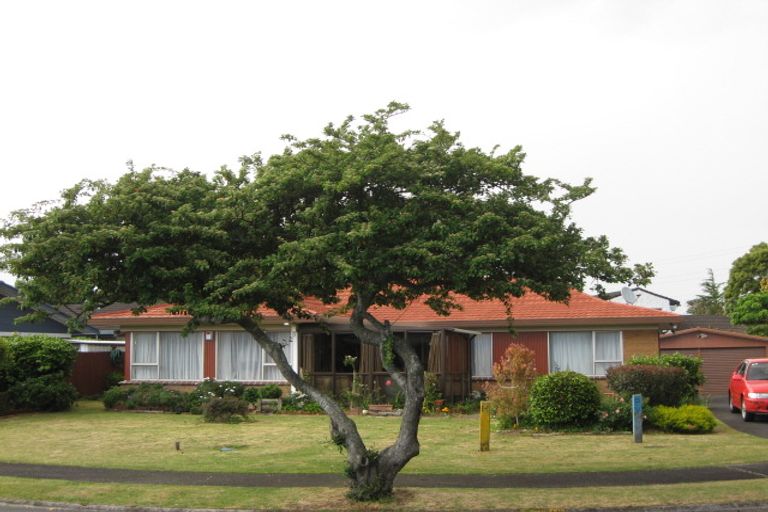 Photo of property in 16 Glengowan Place, Conifer Grove, Takanini, 2112