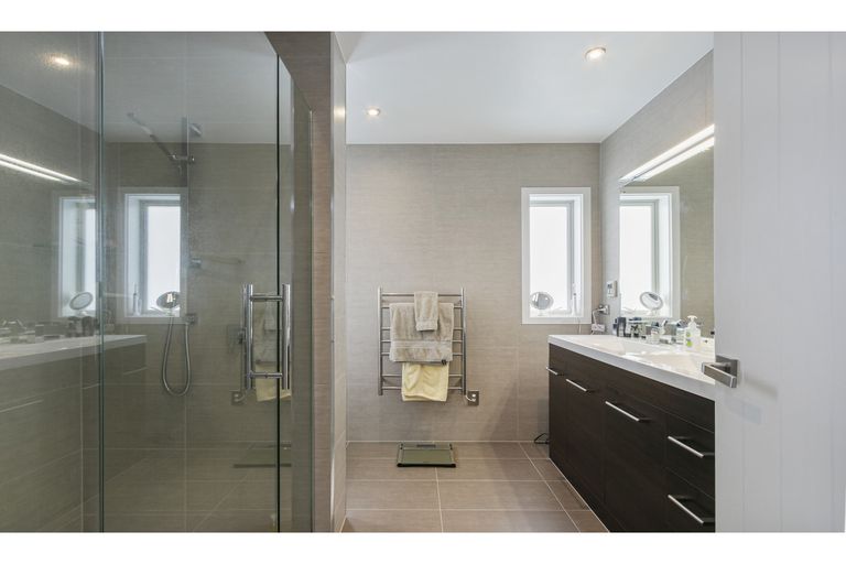 Photo of property in 15 Canary Way, Whitby, Porirua, 5024