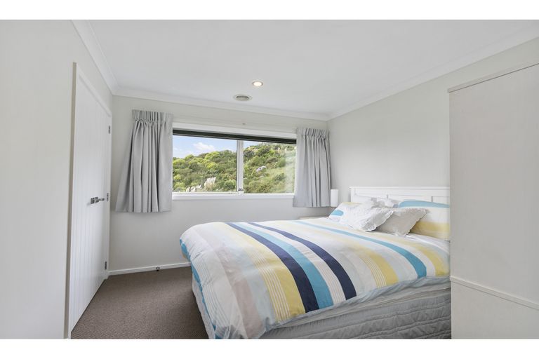 Photo of property in 15 Canary Way, Whitby, Porirua, 5024