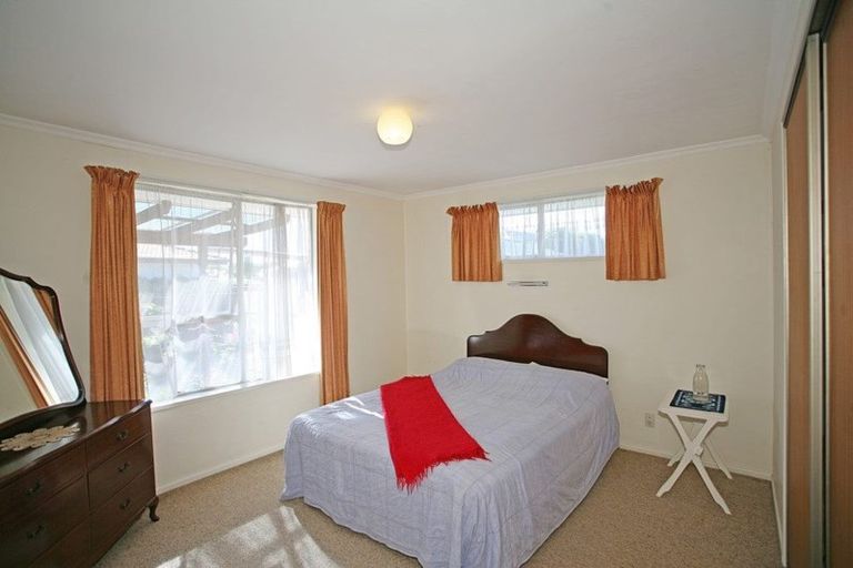 Photo of property in 6 Karnak Crescent, Russley, Christchurch, 8042