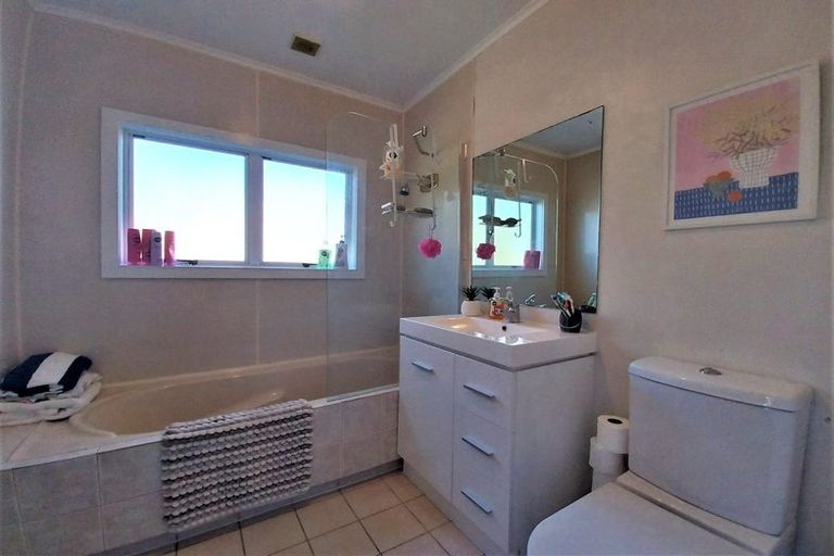 Photo of property in 3 Ambler Avenue, Glen Eden, Auckland, 0602