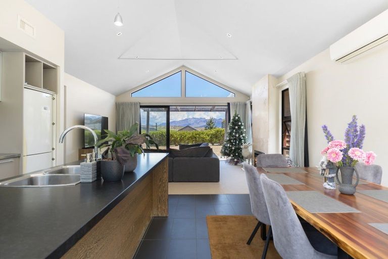 Photo of property in 4 Jackby Court, Jacks Point, Queenstown, 9371