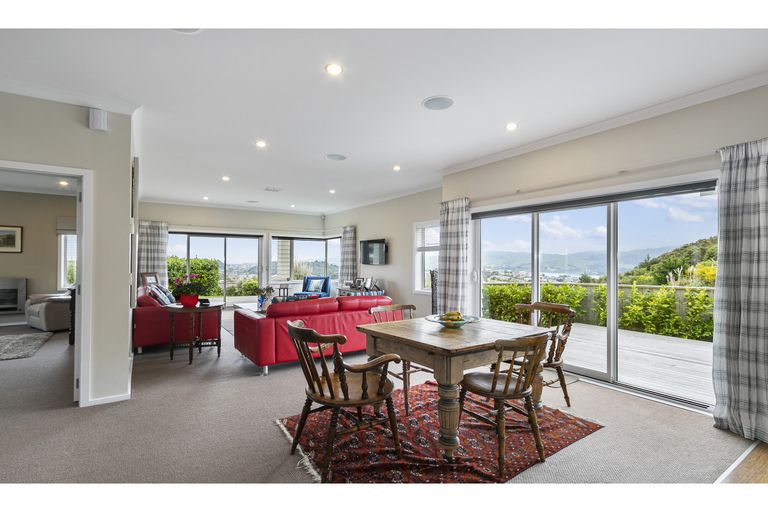 Photo of property in 15 Canary Way, Whitby, Porirua, 5024